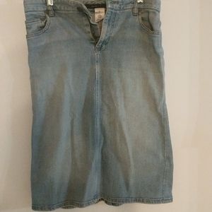 Marc Jacobs knee length denim skirt size 6 pre-own